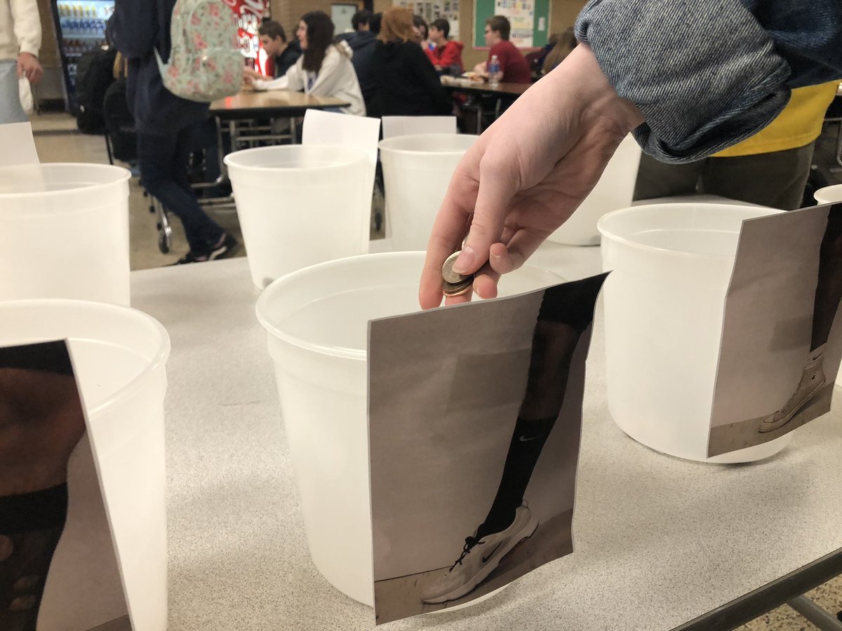 You have until Friday to vote in the Most Beautiful Legs contest! 🦵