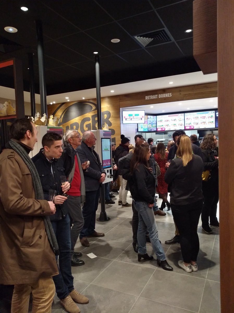 G_Chalmet's tweet photo. 45 demandeurs d'emploi ont ce jour repris un emploi comme équipier de restauration chez burger King.Le résultat d'un bel accompagnement par pôle emploi pour sélectionner,promouvoir et adapter des profils d'horizons différents au poste.#AvecPoleEmploi
@poleemploi_RCVL @Viollier_E https://t.co/zxRYq1Ntqn