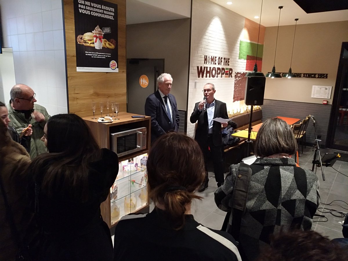 45 demandeurs d'emploi ont ce jour repris un emploi comme équipier de restauration chez burger King.Le résultat d'un bel accompagnement par pôle emploi pour sélectionner,promouvoir et adapter des profils d'horizons différents au poste.#AvecPoleEmploi
@poleemploi_RCVL <a href="/Viollier_E/">© Emmanuel VIOLLIER ™</a>