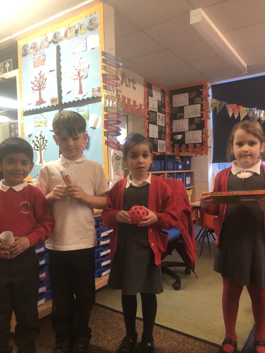 MrsChauhanCTS's tweet photo. 3D shapes ππ₯«π§π§
Year 1 were naming and describing a variety of 3D shapes today. We looked at real objects and practised using vocabulary such as pointy, straight, curvy, long, thin. How many can your child name? @MissKhanCTS1 @CTS1_Watford @MissWCTS1 #CTMaths https://t.co/qPJmgPNPtd