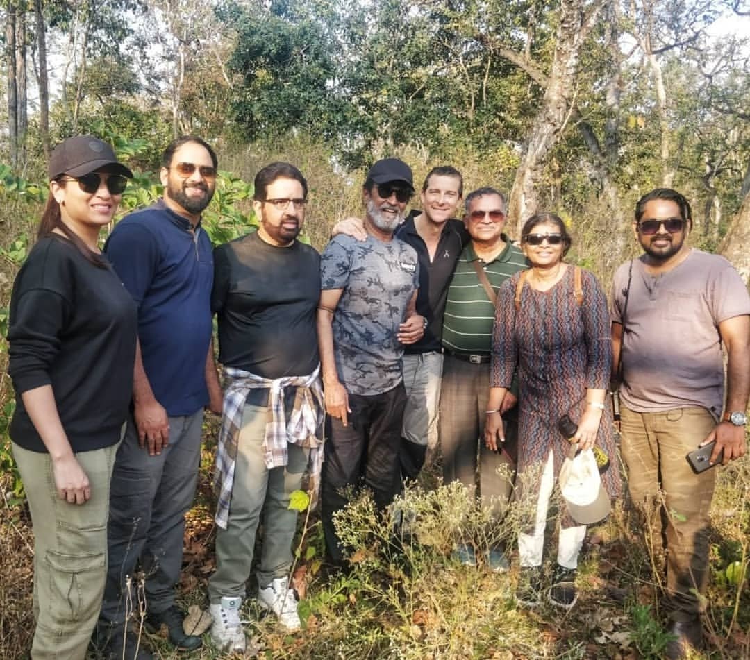 Satheesh_2017's tweet image. தலைவரோட புன்னகை தான் அவரோட ஆரோக்கியத்துக்கும் புகழுக்கும் முக்கிய காரணம்.

வயசு வித்தியாசம் பார்க்காம யாரா இருந்தாலும் சரிசமமா மதிக்கக்கூடிய பண்பு தான் இப்ப வரை எல்லாரும் இவரை விரும்புறாங்க

அன்றும் 
இன்றும் 
என்றும் 

&quot; மக்களின் உள்ளத்தை ஆள்பவன் &quot;

The Name is #Rajinikanth 😍