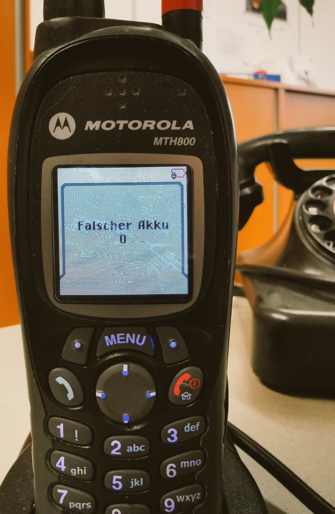 ch_wolf's tweet photo. Falscher Akku 0. Aha.
#motorola #tetra #mth800 #falscherhase https://t.co/jcNrgEKWJt