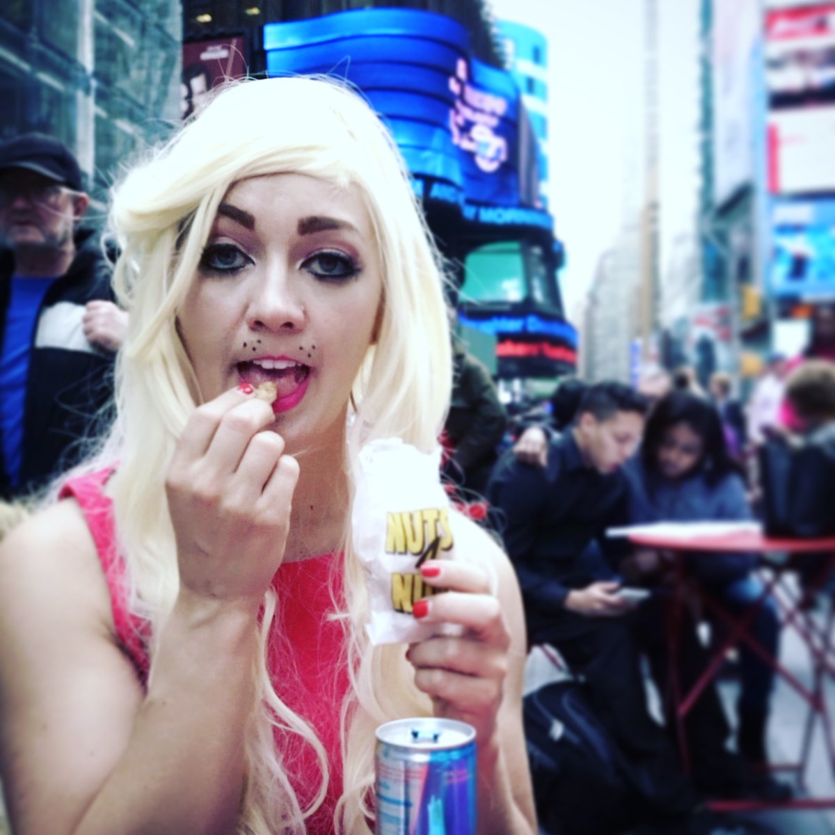 Squirrel_Barbie's tweet photo. My happy place for the day, BEFORE the little CREEP. (That's a throwback to the last episode. Click the link to catch up on the saga!https://t.co/gm3VqQGrcJ) What's your happy place? Are there nuts there? https://t.co/9SvkDr7mPk