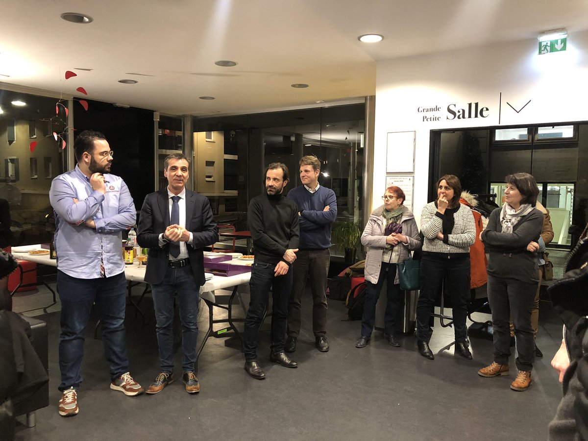 proxity_edf's tweet photo. L’équipe @CommercantPlus est ce soir aux vœux 🎊 des commerçants de @OullinsMCV 

Merci pour l’invitation et ce moment de convivialité 🥂

#commercantplus #passcommerces #oullinsofcourse #commerce #centreville #voeux2020 https://t.co/5EK5zqQZVC
