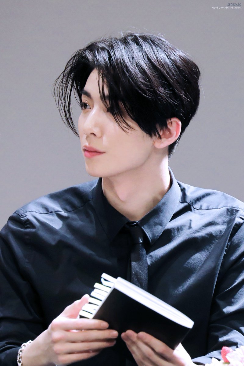 SF_orzato's tweet photo. 200117

🔝❣️(그냥 대충 잘생긴 얼굴 들고왔다는 말)

#SF9 #에스에프나인 #HWIYOUNG #휘영 @SF9official https://t.co/c8sSOtKncy