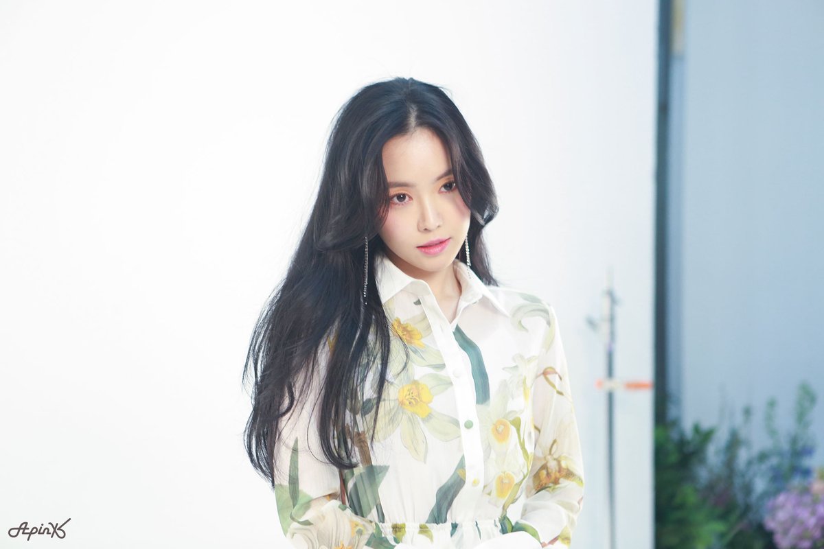 ofchorong's tweet photo. 🌷APINK SEASON GREETING 2020🌷
Shooting Behind Picture

Naeun*2

#FLORAL_DAY🌷
#에이핑크 #Apink https://t.co/eZbypjmHj9