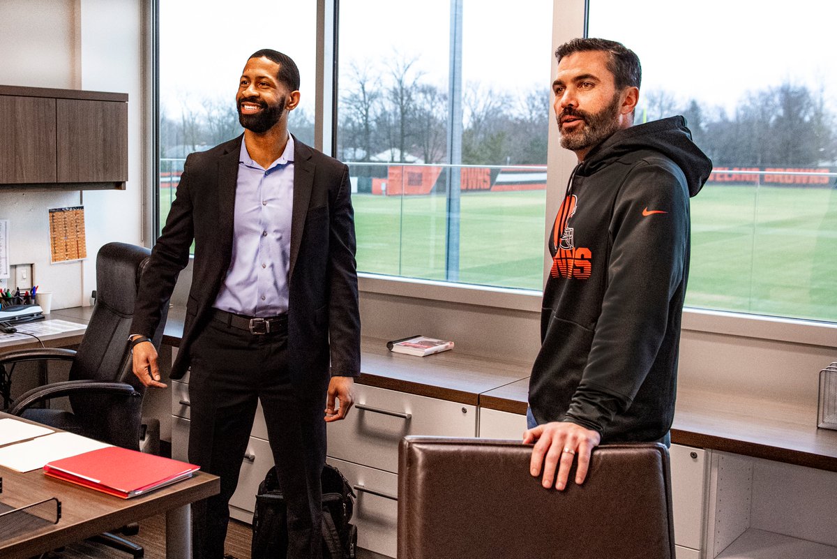 Browns's tweet photo. Andrew Berry getting settled in his new home 🏡
📸's of his first day on the job » https://t.co/BeaQxHI3CO https://t.co/KsFU3ZEXvq