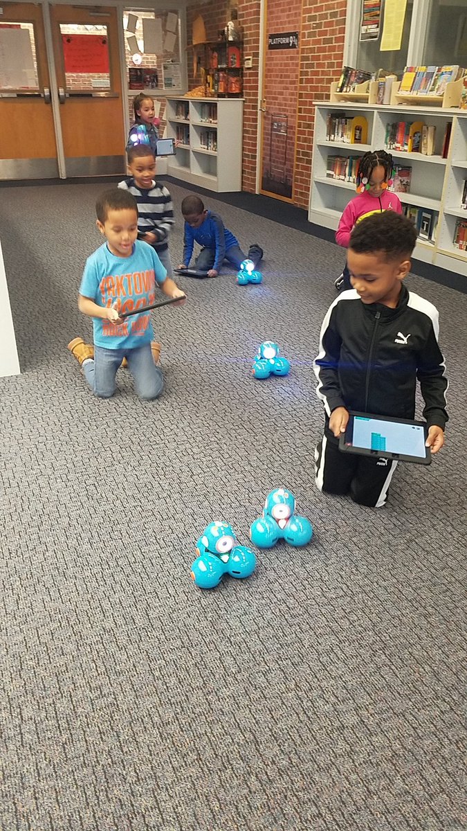 CARRIEROTH18's tweet image. These are Roosevelt's littlest coders @KimLars3 and already pretty advanced! Thanks #HourofCode2019 @hadip for setting the foundation @WonderWorkshop