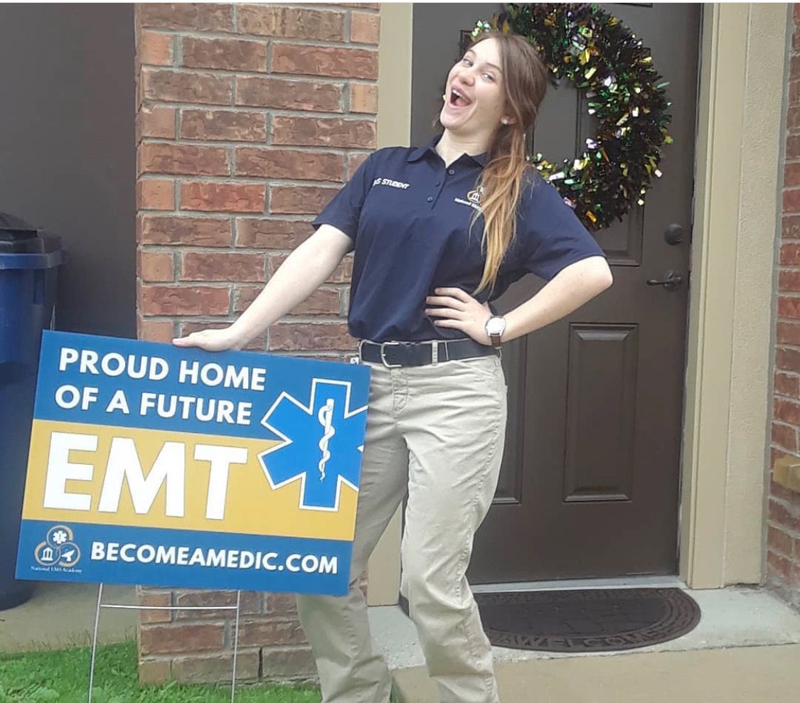 BecomeAMedicNow's tweet photo. Allyson Deshotel is rocking her future EMT sign. Thank you, Allyson, for showing off your NEMSA pride! π π π
#NEMSA #FutureEMT #becomeamedic #futurelifesaver https://t.co/jRmxdg3wPP