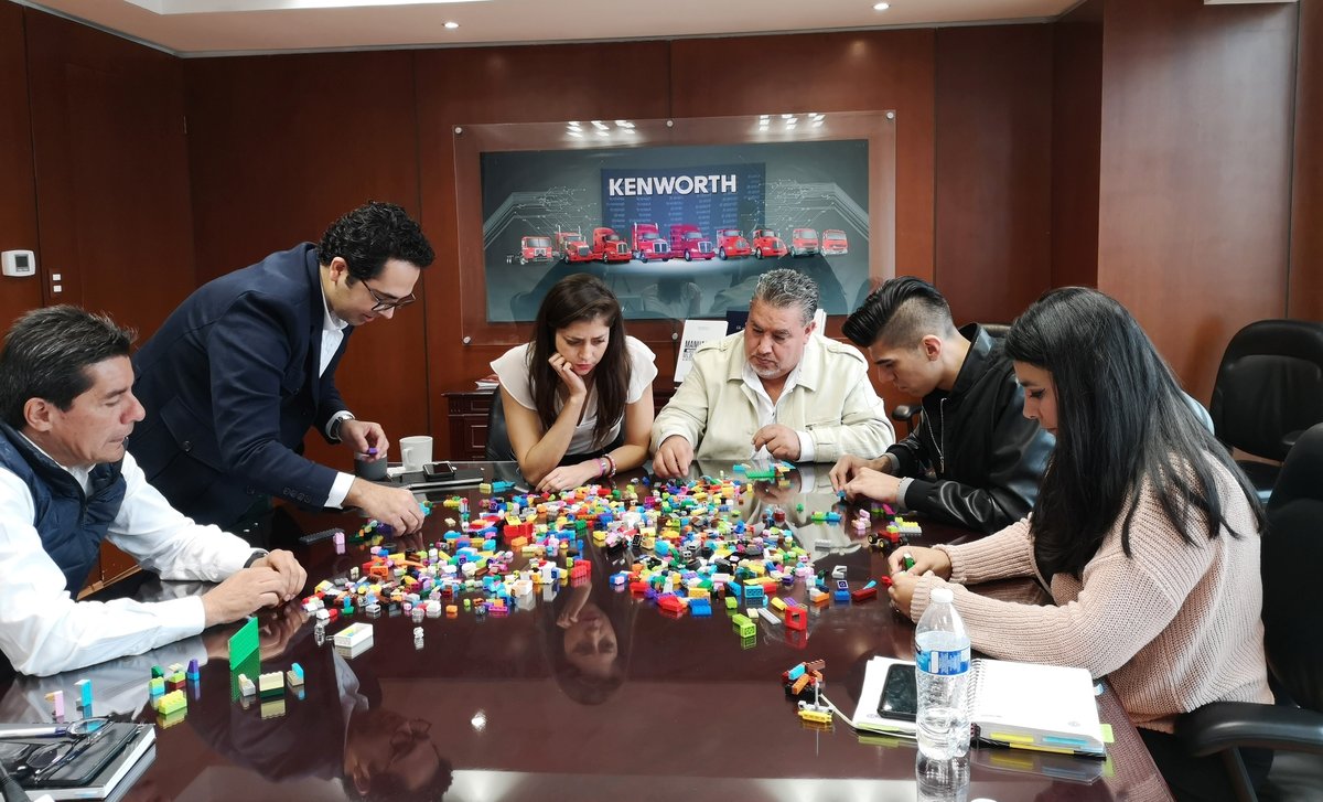 ouyeah_io's tweet photo. Porque sin importar el tamaño de la empresa, industria o edad de la misma todas pueden usar #OKRs.

Para nosotros siempre es un gusto llevar la experiencia de los OKRs a las organizaciones, para que puedan implementarla de la forma mas efectiva. https://t.co/YWuc2gFz4N