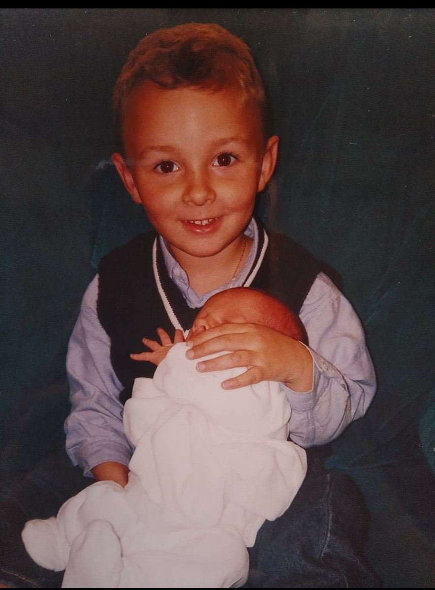 aaronrevert's tweet image. Per ser el meu amic,
per ser el meu germa,
per ser tu!
Feliços 22❣️ @borefe98