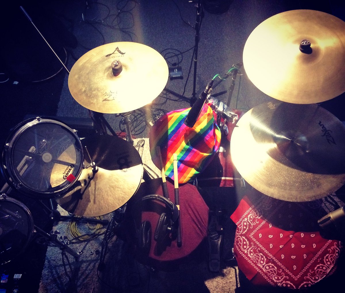 ThePsychomodo69's tweet image. Re-learning some old [for us] tracks for the @WacoBandUK set this year.
For any drum nerds out there, this was the recording set up for the tracks N15, Human Magic, By My Side and My Brother, We’ll Rise Again.
Titan Studios, Watford - Nov. 1st 2017
#HumanMagic #Drums #WacoFamily