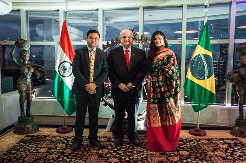 apaulistasp's tweet photo. Na noite de 24 de janeiro, foi realizada em São Paulo, a celebração dos 70 anos da República da Índia.
O presidente da Associação Paulista de Municípios, Carlos Cruz, prestigiou o evento comandado pelo Sr. Amit Kumar Mishra, Cônsul Geral da Índia e a Sra. Meenakshi Mishra. #apmsp https://t.co/Za2A9amkpS