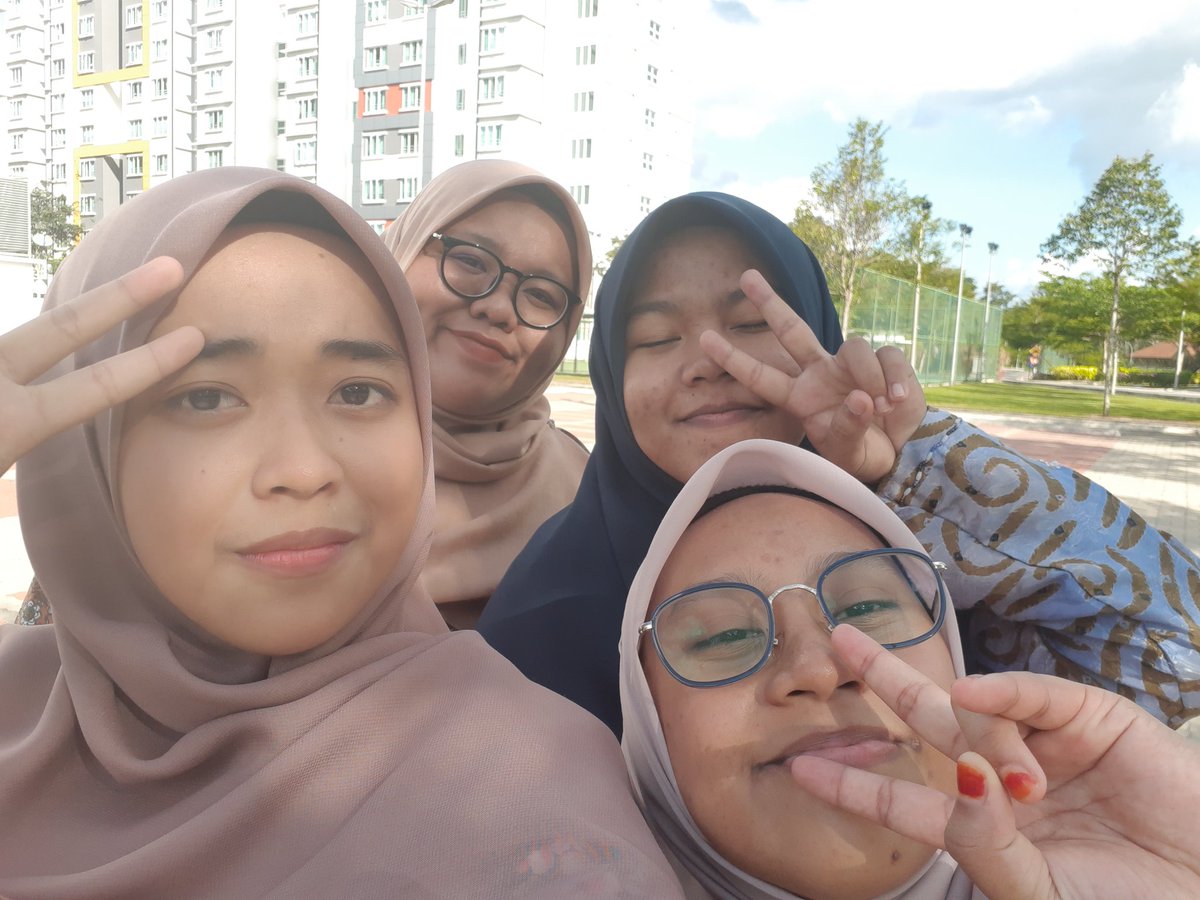 heyitsatiq's tweet photo. My housemates ♥️
#B307 https://t.co/HZPHGyEULG