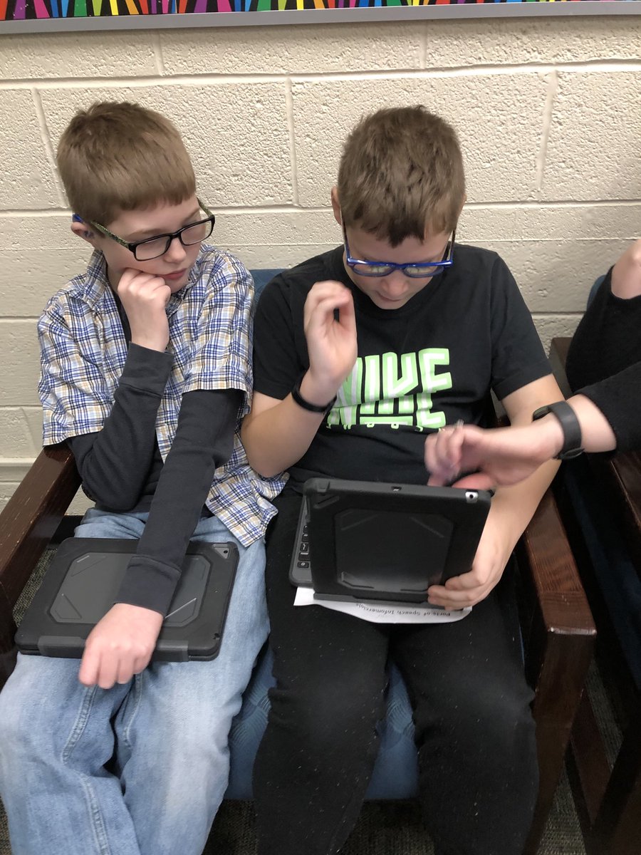 JackiMcKinney2's tweet photo. Students are working on parts of speech Clips presentations to teach classmates. #TweetThatTechYES https://t.co/JIWjkbMcSI