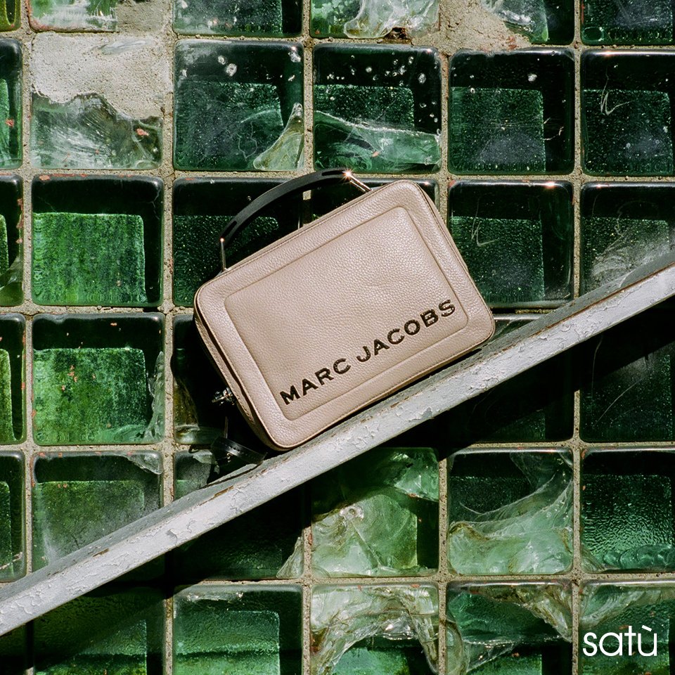 SatuBoutique's tweet photo. The Box by @marcjacobs. Piccola, versatile, ironica. Semplicemente perfetta → https://t.co/tBzZhqOUq6 https://t.co/Ndw0347mAF