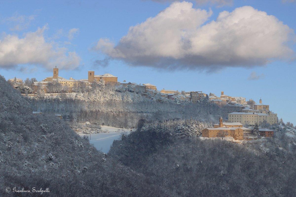 BorghiPiuBelli's tweet photo. #28gennaio Stregati dal panorama che si dispiega dall’alto del colle su cui sorge #Cingoli, detta anche "il balcone delle Marche". Il #borgo è immerso in uno dei paesaggi più belli del #Mediterraneo e vanta un passato nobile e glorioso https://t.co/6XL8lwwhhF
📷Gianluca Scalpelli https://t.co/pKThZnnNst