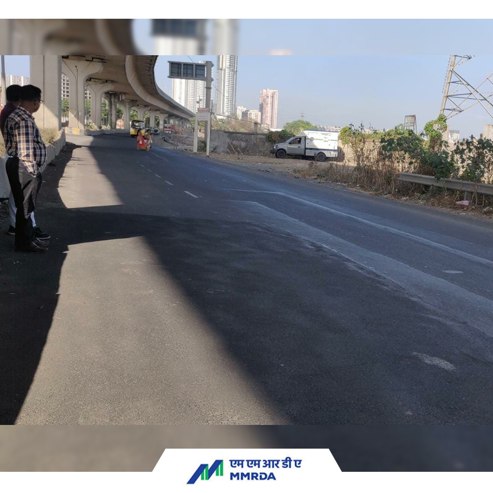 PotholeWarriors's tweet photo. @MMRDAOfficial @mybmc @salmans16568524 @mybmcSWM @mybmcWardPN @SwatchBharat4u @altafthara @mybmcWardFN @Delzan @Shruti_Mirror @LogicalIndians @tweetsvirat @sahiljoshii @Salilacharya @ShainaNC @irfanmachhiwala @WadalaCitizens @GaneshS94887289 @RoadSafetyNetwk Below are before n after pics of humps at wadala freeway express nr BPCL refinery.. as road got sunken as its made on wet land.. concrete base of flyover became a hump of abt 1/2ft to 1ft on this entire road both side towards BpCl frm wadala signal https://t.co/poIwZrlXnU