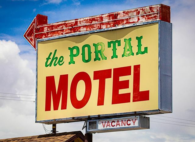 doncolin1952's tweet photo. The Portal Motel Sign
US395 Lone Pine California 2019 1906.027 .DD_3354 ****** https://t.co/JnZAB3KJiK
@doncolin_photographs
#recentwork #newwork #fineart #fineartphotography #folkphotography #everything_edited
#documentary #cultural
#backroad_visio… https://t.co/bWgpLFo9SZ https://t.co/9UjRhZwJns