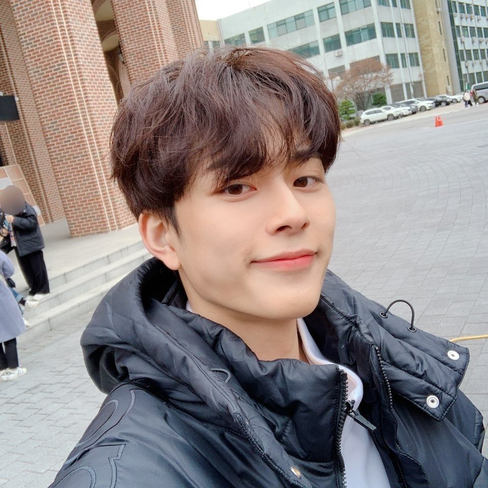 [🎉#오늘의선호🎉] 
생일 축하해주셔서 진심으로 감사하고 소중하고 사랑해요❤️

#HappySeonho19thDay
#모두들_축하해줘서_감덕행