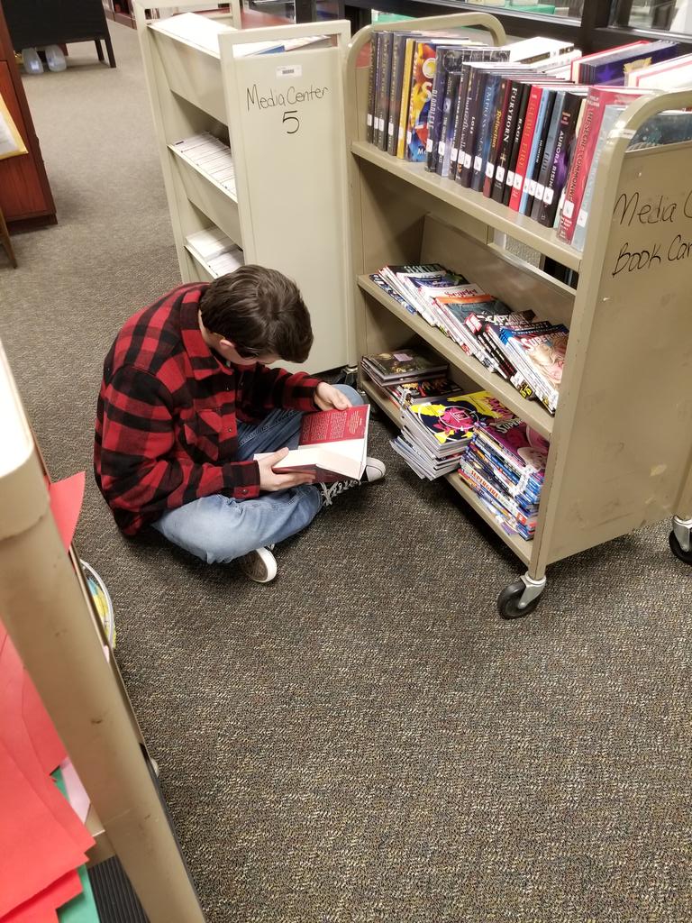 NHMediaCenter's tweet photo. Trojans who love to read !!! https://t.co/csLu8CJzxT