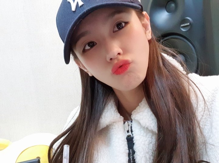MIYEONGLOBAL's tweet image. [TRANS] MIYEON Fancafe Update #여자아이들 #미연 #G_I_DLE #Miyeon 

[MIYEON] Good night 💜

Neverland good night I love you ❤️