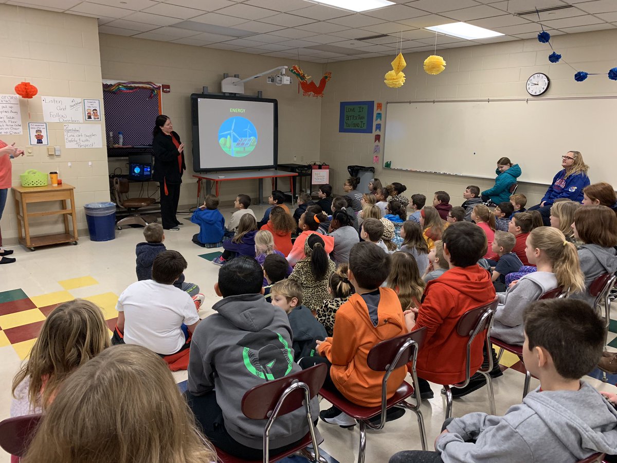 4AHeusner's tweet photo. We are so excited to have the Cosmosphere here teaching us more about energy!@HeusnerPride @HeusnerReading #energy #renewableenergy #nonrenewable #STEMeducation https://t.co/zuXFaxBImz