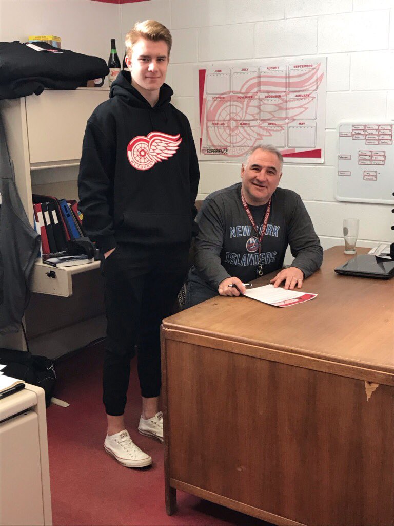 weyburnredwings's tweet photo. The RPW Red Wings are pleased to announce that we have signed both ‘02 born defensemen, Ian Maier, and ‘02 born forward, J.D. Hall, for the 2020/2021 season! 

Maier and Hall both currently play for the Lethbridge Hurricanes Midget AAA in the AMHL. https://t.co/164w4TRDjq