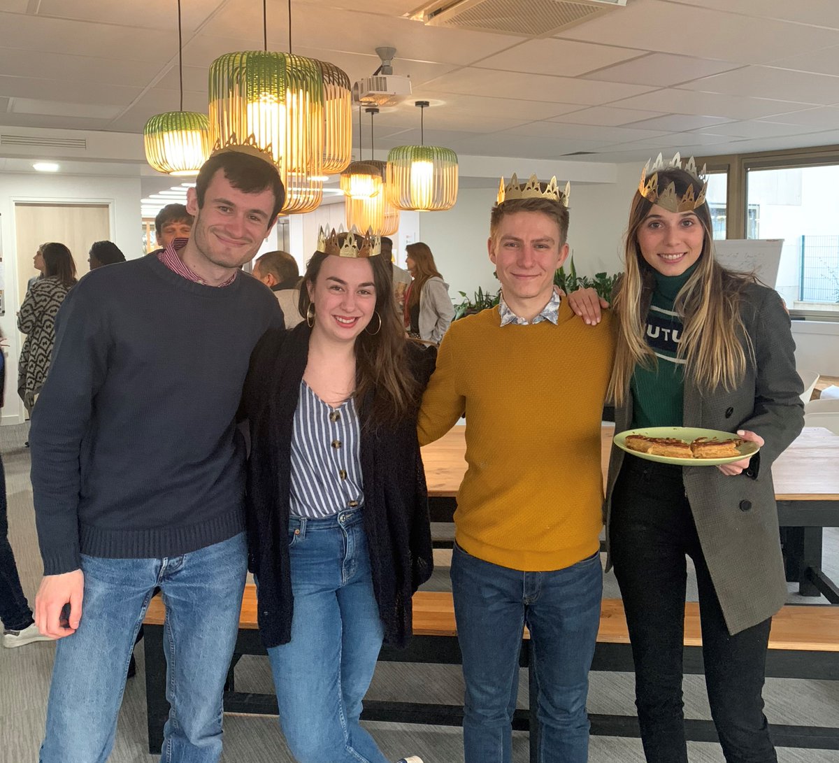 Toutes les occasions sont bonnes pour passer un petit moment de détente avec l'ensemble de nos équipes.

Cette fois, c'était pour désigner nos reines et nos rois 👑 

#GaletteDesRois #BestPlaceToWork #AgencyLife
