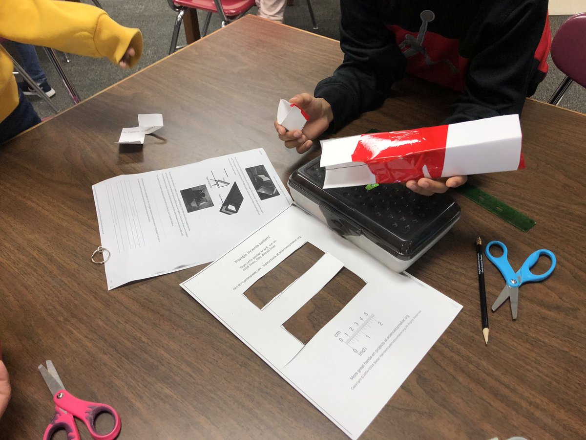 ReadforCupcakes's tweet photo. Building #periscopes Science and literacy! #howto @UISSpartans @sciencetoymaker https://t.co/anW50wr7vn