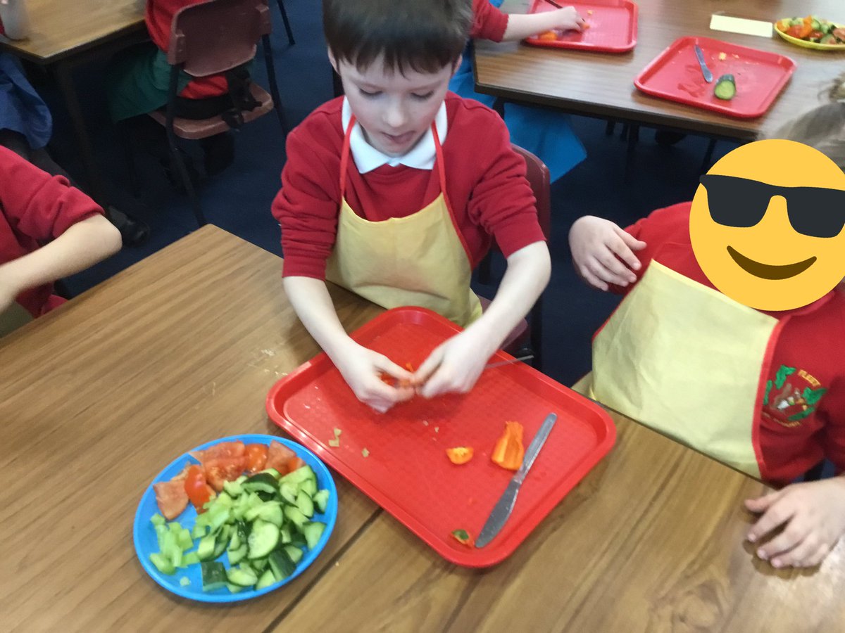 FleetWoodLane's tweet photo. Hedgehogs class working on their chopping skills using the ‘bridge’ and the ‘claw’. They are a hungry lot!
#fleetwoodlane #hedgehogsclass https://t.co/6ttzjRN55Y