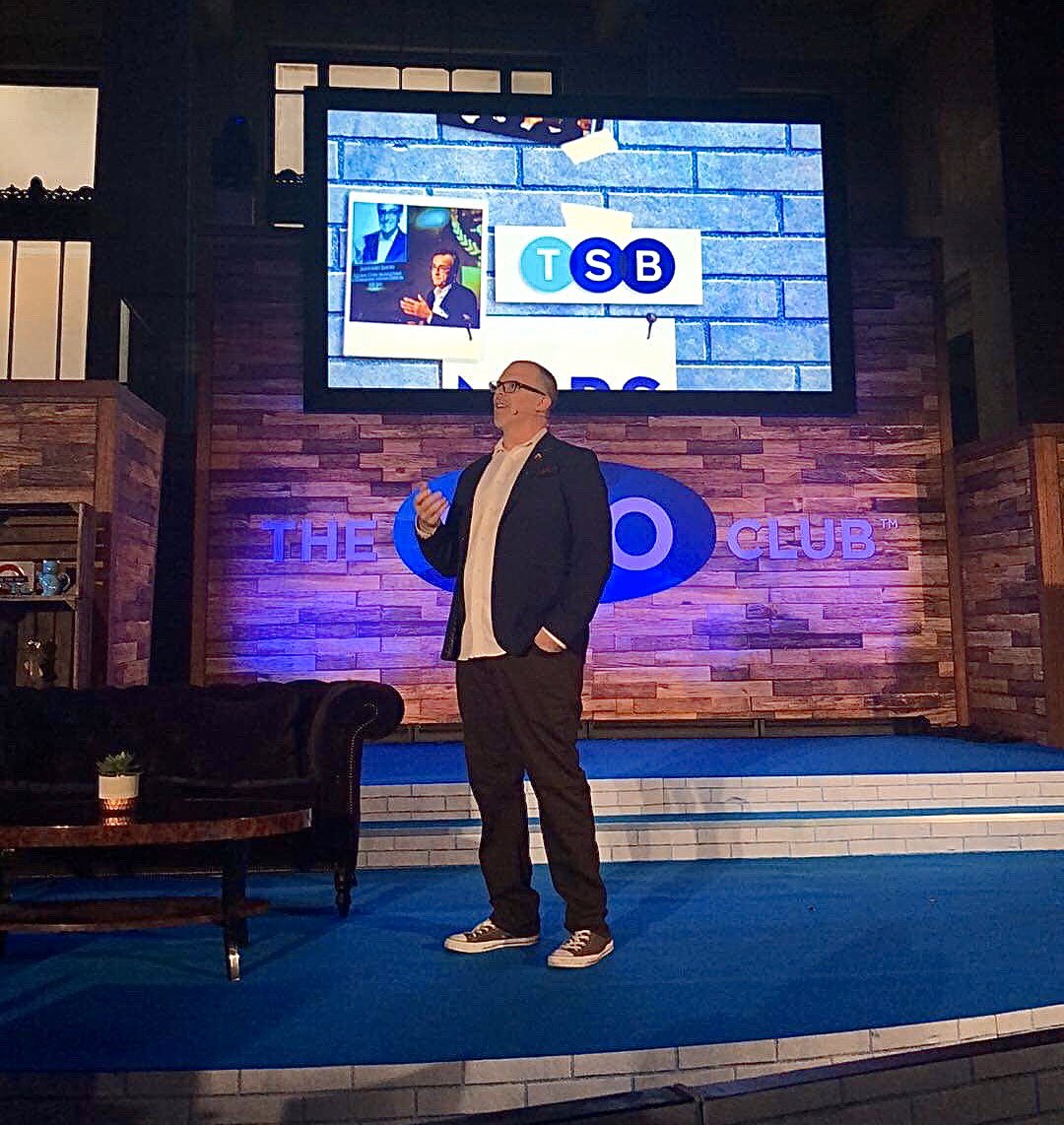 TheCMOclub's tweet photo. The amazing @steveconnell kicking off the afternoon sessions here in London! #CMOclubSummit #CMO #spokenword https://t.co/QgQb4pgVmx
