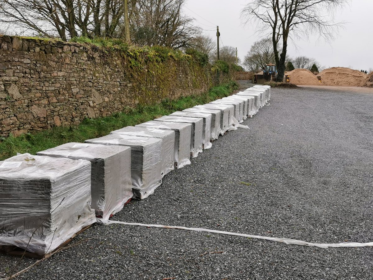 Bunkers shaped 5th hole <a href="/BandonGolfClub/">Bandon Golf Club</a>  ready for revet. Nice going <a href="/ColinD1983/">Colin D'Arcy</a> <a href="/DARGolf_/">DARGolf Construction</a>
Artif revet turf to edges delivered and ready for installation <a href="/EcoBunkerRich/">Richard Allen</a>
Just need Child of Prague to work some magic 😎
