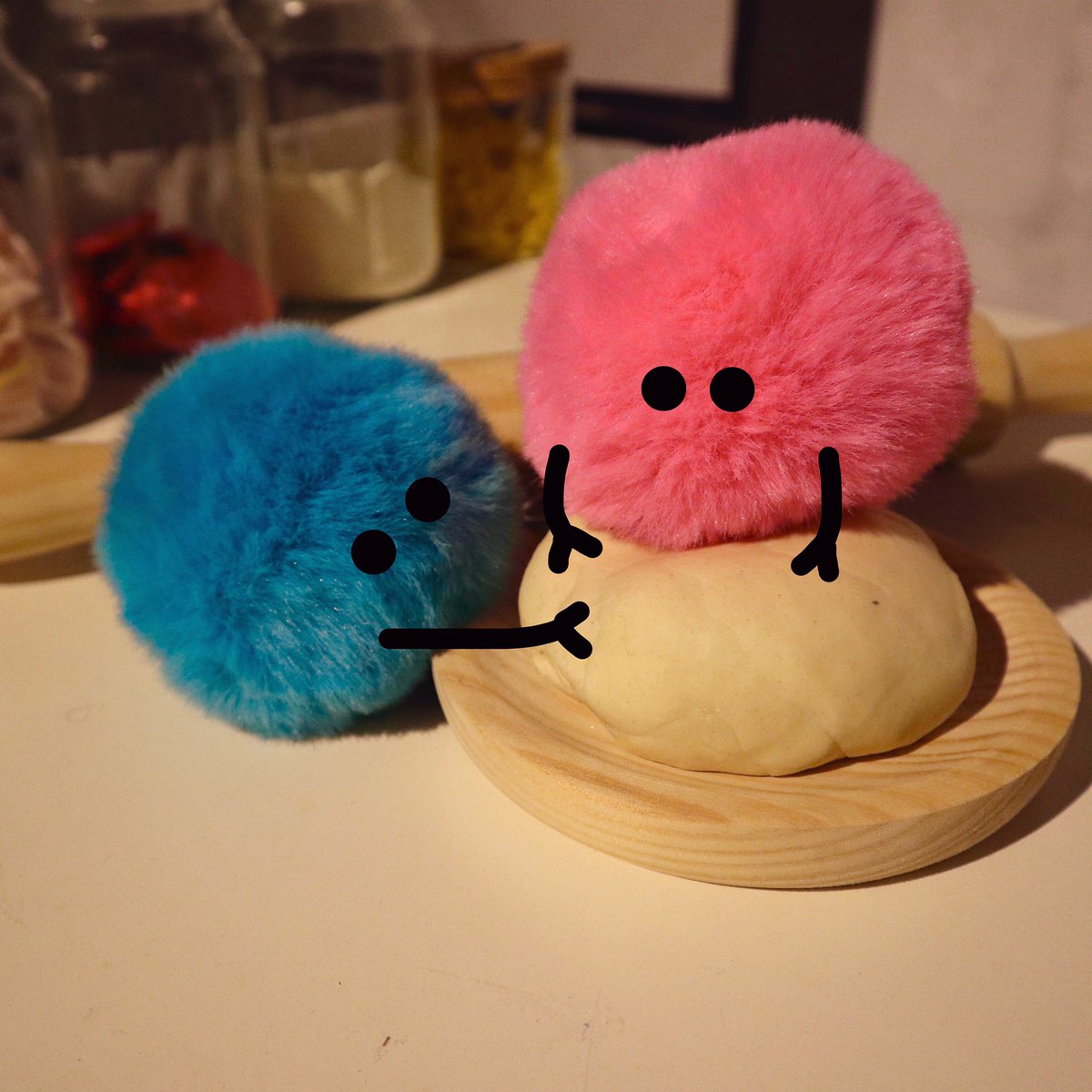 ¡Vaya chefs están hechos estos peluchones! Les encanta amasar la masa. ¿Que te gustaría que cocinaran? #niñas #niños #jugar #aprender