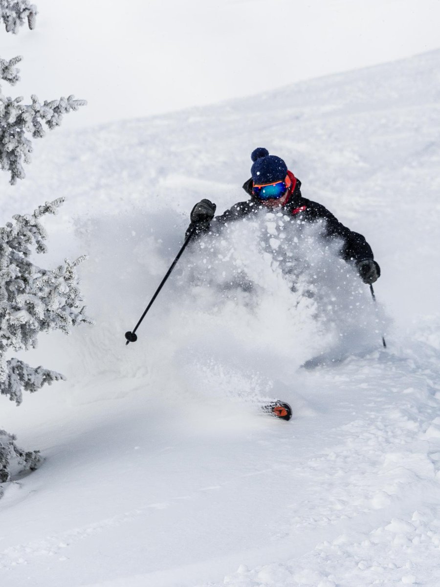 And the snow is back!!
Looking to improve out on the hill? Give us a shout! skinova.net 
.
.
.
#courchevel #skiing #skiholidays #skiinstructor #meribel #private #bespokeholidays #3vallees #freshtracks #frenchalps