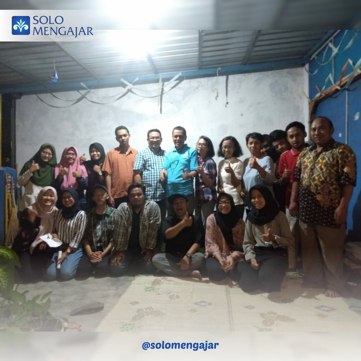 SoloMengajar's tweet photo. (28/1) Keseruan acara sharing bareng bersama Bapak Agustinus Kris Widianto (Founder Yayasan Pangon Utomo) membahas tentang "Psychology First Aid (PFA) - Mendengarkan tetapi tidak banyak bertanya"
#SMTOP
#DisasterEmergencyTeam https://t.co/rOVnFd7Ux4