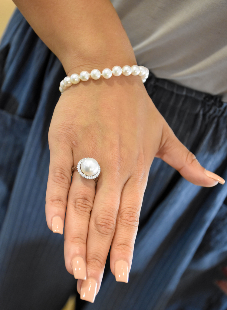 GoldsteinsJwlry's tweet photo. "A woman needs ropes and ropes of pearls." -Coco Chanel 😍 https://t.co/TSNqDaiKuq