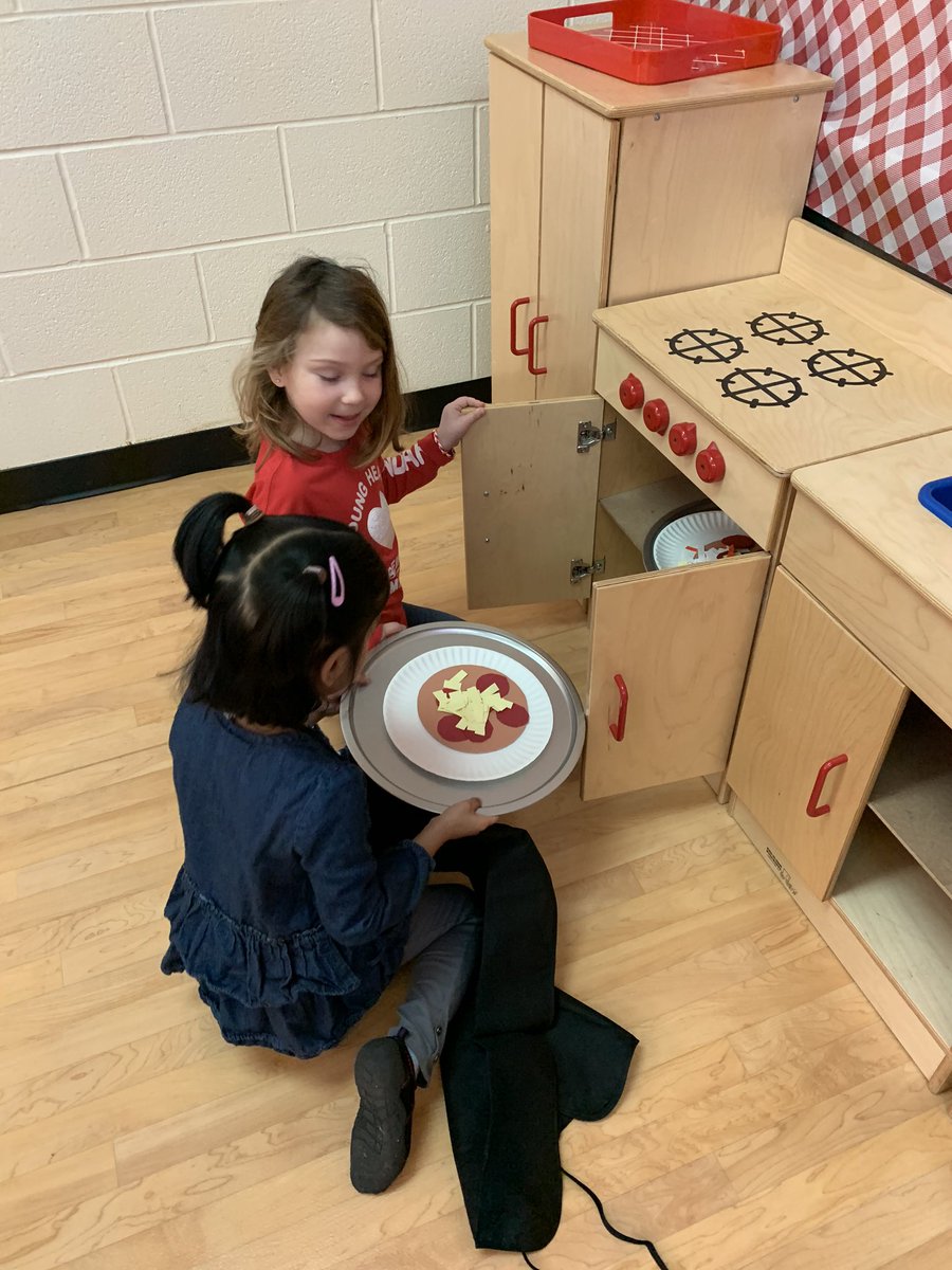 kindiegators's tweet photo. We turned our dramatic play centre into a Pizza Shop! 🍕 We took and wrote out orders, counted ingredients and took turns being the cooks and customers! #dramaticplay #numbersense #mathematicsandliteracy #symbolicplay https://t.co/awsE4ItKav