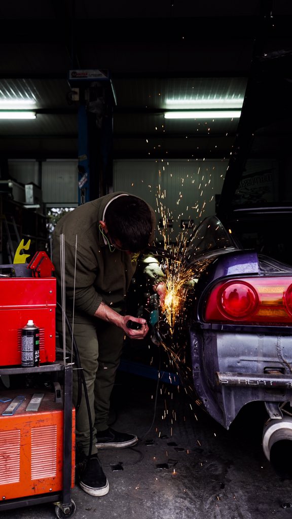 zfgarage's tweet photo. Ο @hulk_zf κόβει με τον τροχό τα εργοστασιακά φτερά του #zfsil80 🔥 όλα τα υπόλοιπα θα τα δεις στο vlog που παίζει στο κανάλι 🎥 link in bio 🤙 #zfgarage #zftv https://t.co/BO9ekaGlHF