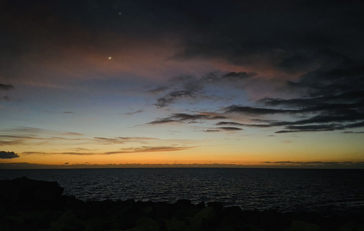 luiyisrz's tweet photo. Me consuela saber que pronto es verano al ver el sol cayendo cada vez mas al sur.. #moonlight922 🌅 https://t.co/P0eyW9QYIf