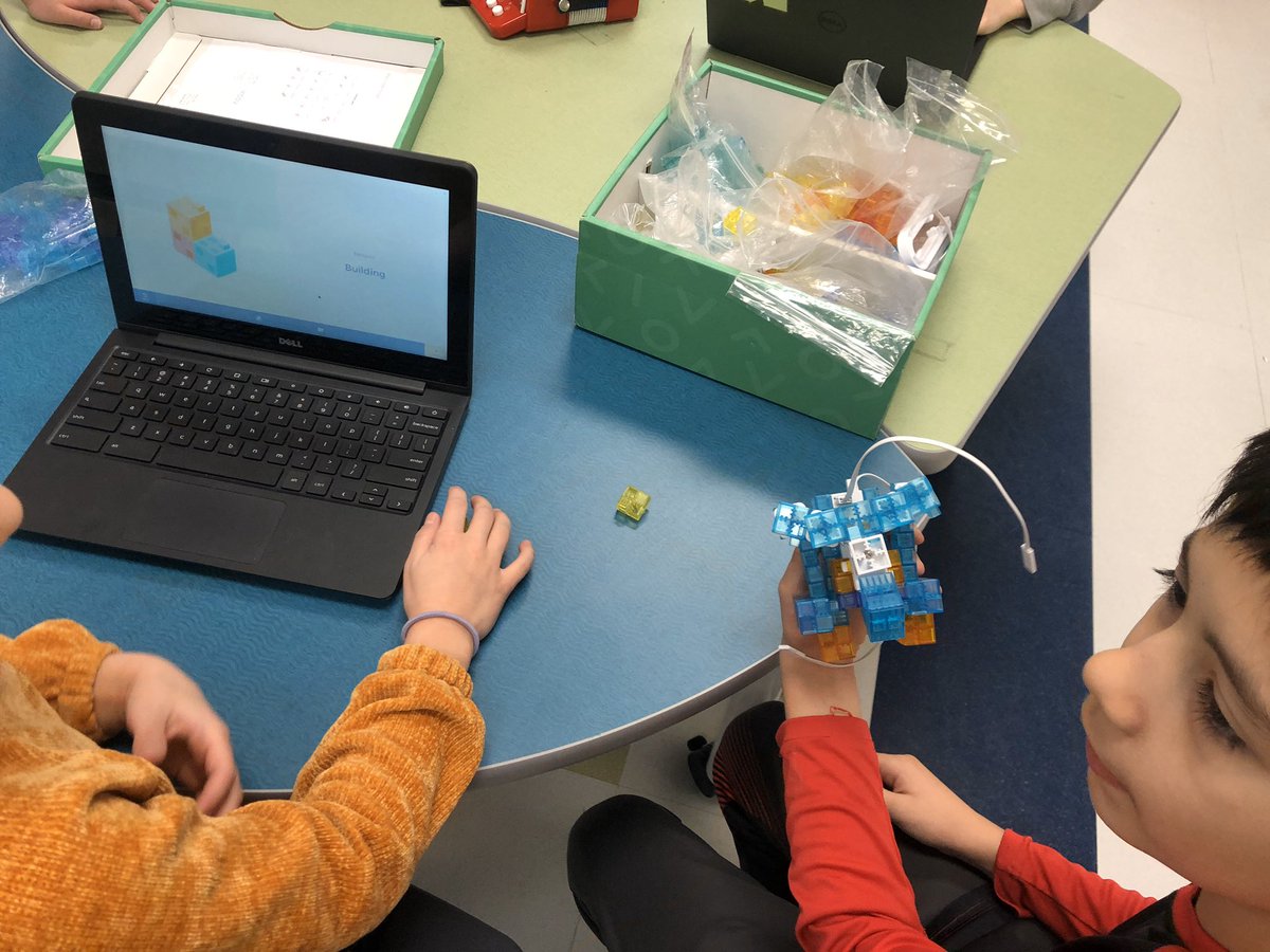 perezpals's tweet photo. Coding our own programs and @sonyKOOV robots! #studentsgrowhere https://t.co/taPCAg7FMZ