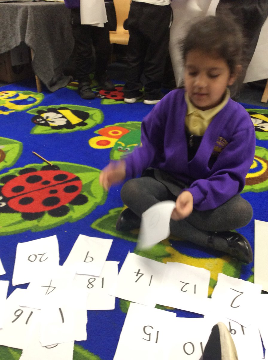 RecKingsley's tweet photo. Learning about 100 squares and sequencing numbers 1-20 https://t.co/Pq5xVSBwXV