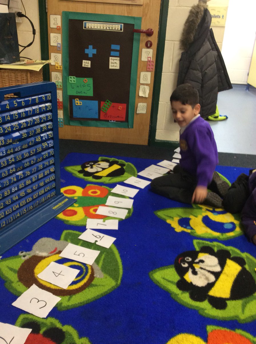 RecKingsley's tweet photo. Learning about 100 squares and sequencing numbers 1-20 https://t.co/Pq5xVSBwXV