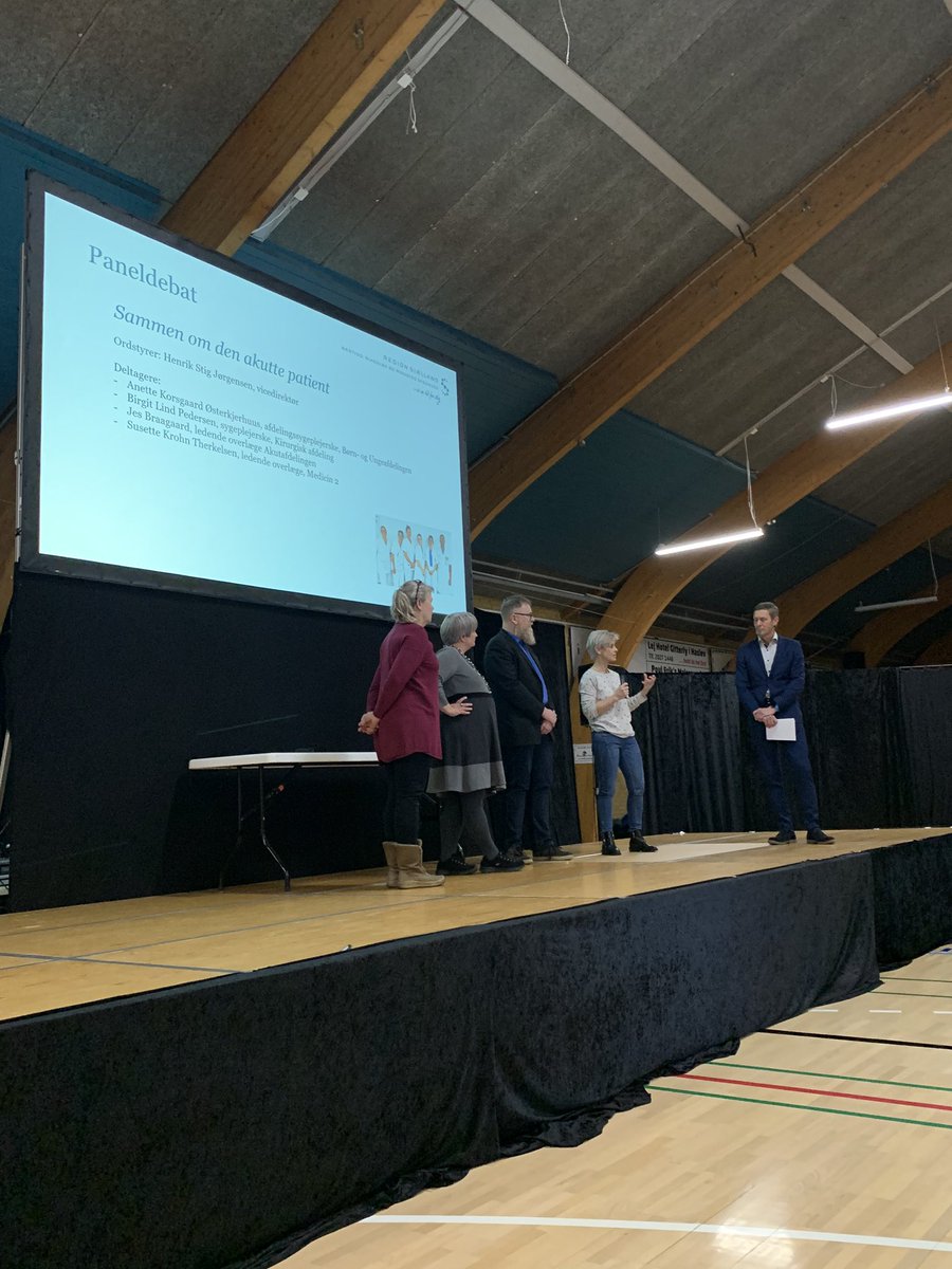 NielsReichstein's tweet photo. NSR medarbejderseminar del to: #sammen om det akutte patientforløb og det gode kollegaskab. Paneldebat om hvordan vi kan hjælpe hinanden på tværs af afdelinger https://t.co/cC6gUmp3V7