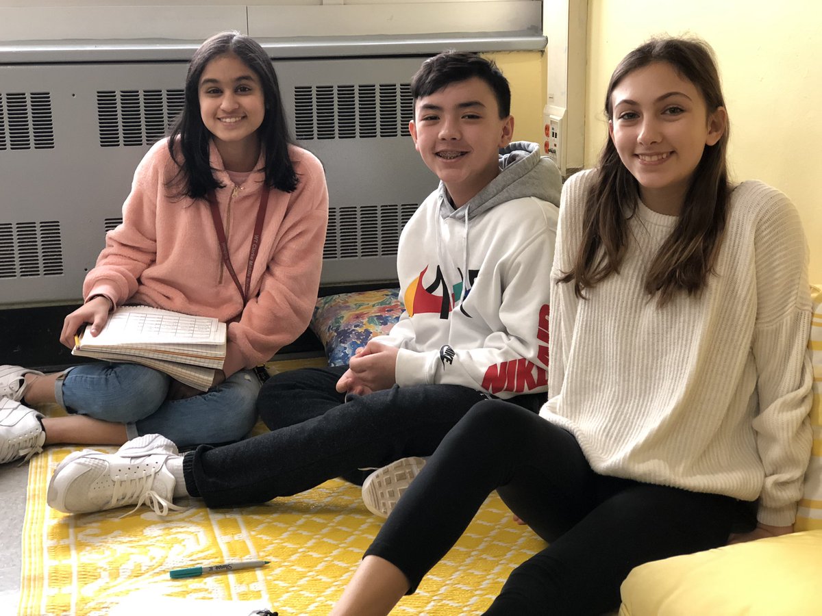 WenWanso's tweet image. 📖 Story time with One Grain of Rice 🍚 to show the power of doubling just like cells! @WTClarkeMS #celldivision #mathinscience #teamwork #studentsteachingstudents