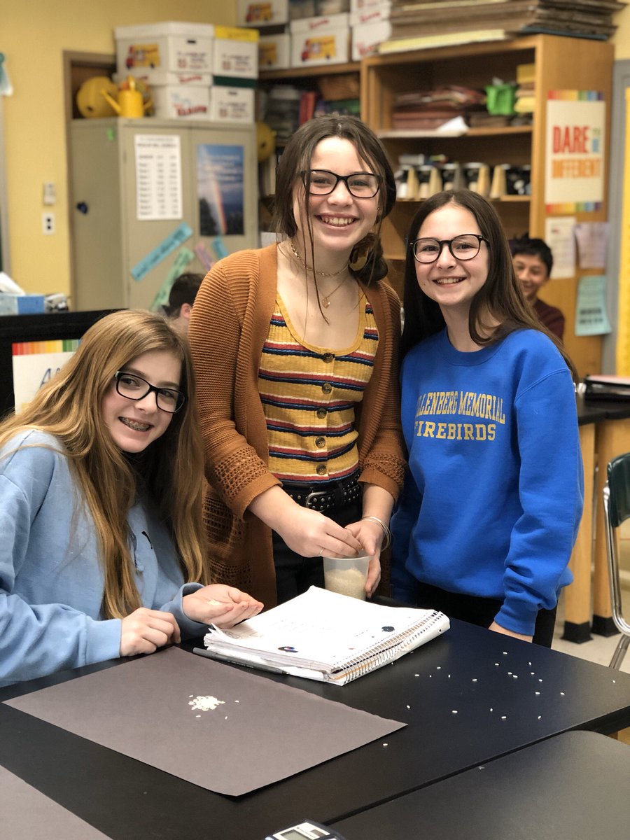 WenWanso's tweet image. 📖 Story time with One Grain of Rice 🍚 to show the power of doubling just like cells! @WTClarkeMS #celldivision #mathinscience #teamwork #studentsteachingstudents