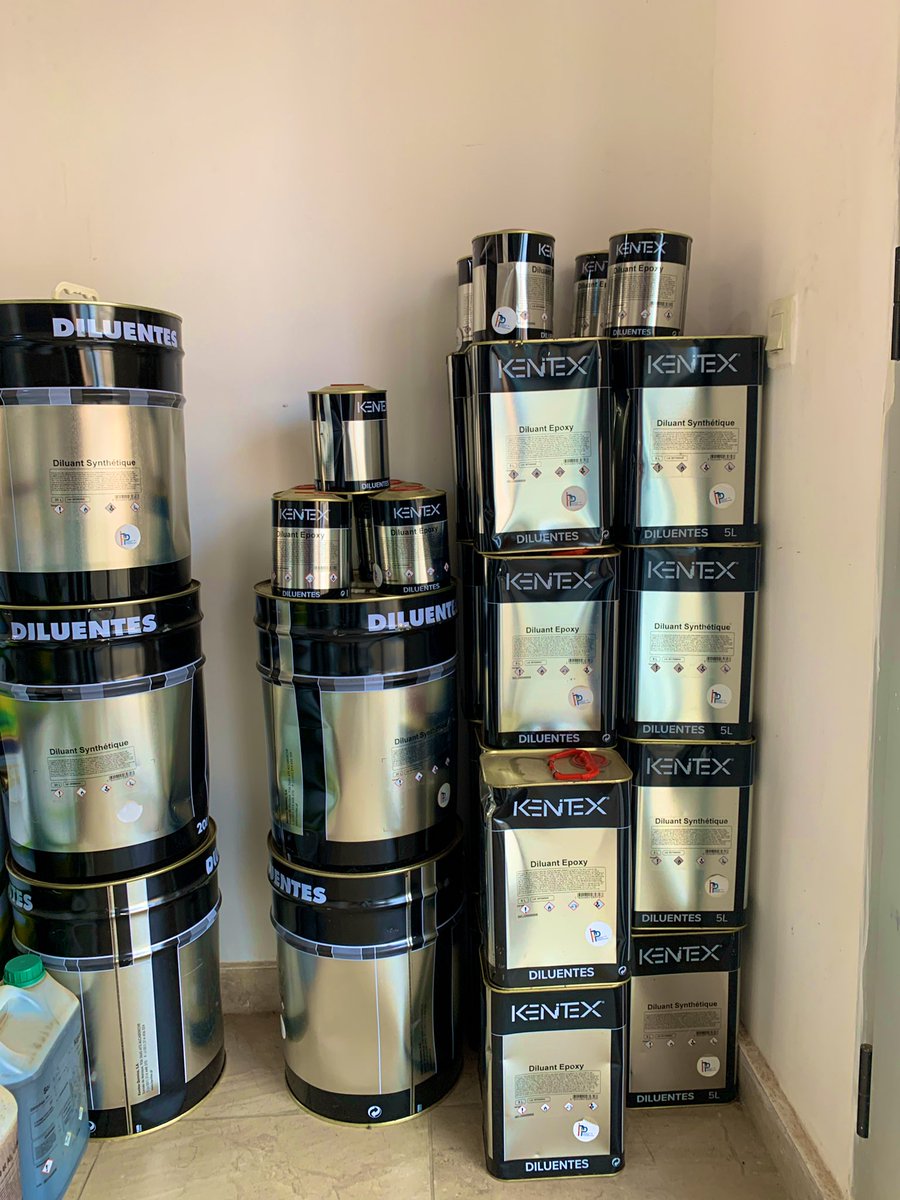 Malanochey's tweet photo. Hey la Twitosphère, je commercialise de la peinture premium pour les finitions de vos maisons de Standing .. On part du revêtement mural, au vernis, diluants, en passant par des laques, Iso thermique &amp; Solution Fongicide Anti moisissure. DM pour votre livraison sur #Abidjan 🙏🏾RT https://t.co/7J7uQEcqmU