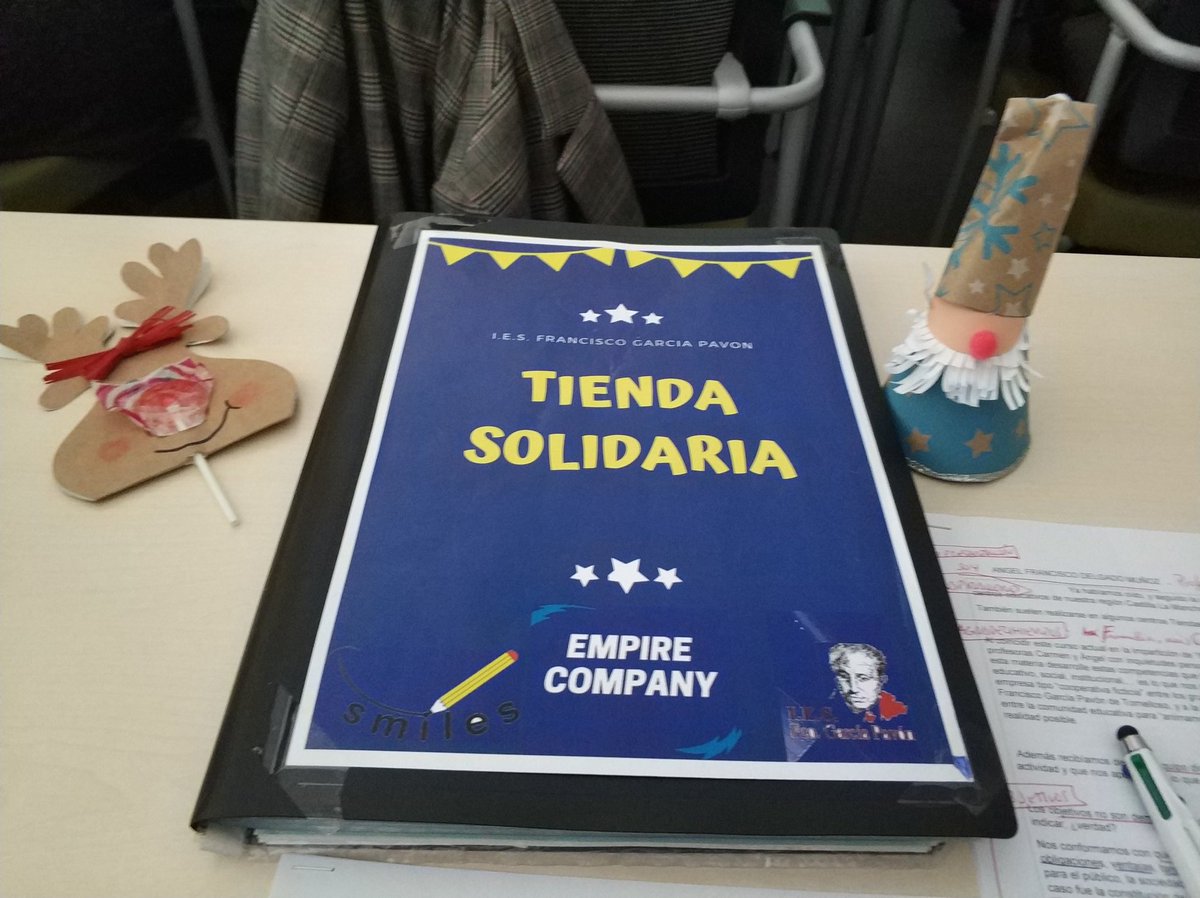 iesgarciapavon's tweet photo. 😬😍 con muchas ganas de que hoy, en #Toledo, @angeldelmu presente a #profesorado de toda #CLM y gracias al @CRFPCLM @gobjccm nuestra #tiendasolidaria #EmpireCompany 💪🏻💪🏻 #ObservaytransformaCLM https://t.co/WuIeZe3LUI