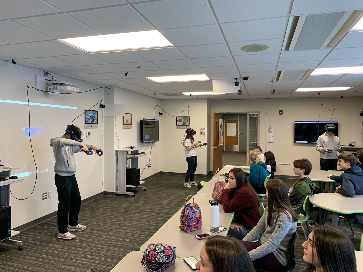 BHSTechInt's tweet photo. Learning about cells in virtual reality this morning with @Berlin_Batman, students had fun learning throughout the experience #VR #bodyvr #berlinLearning #wizbio https://t.co/R75g1dJmGh