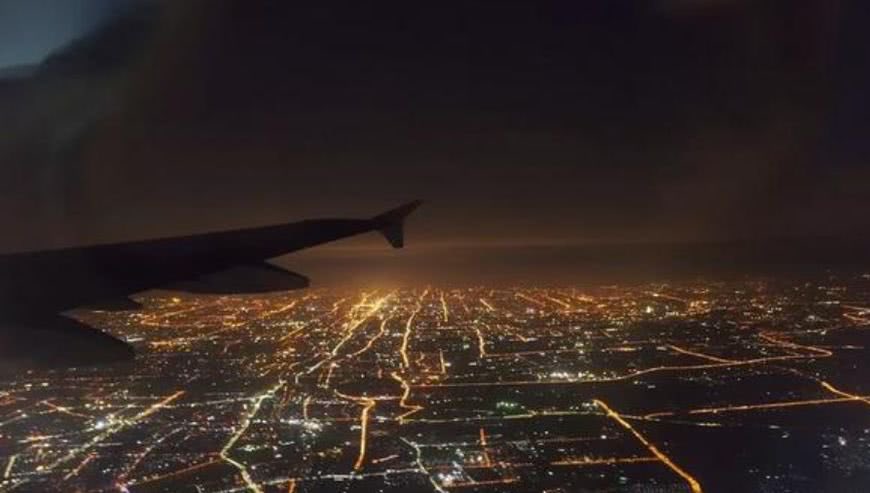 dingguofantang's tweet photo. 美国🇺🇸撤侨✈️北京时间22:00，从武汉天河机场起飞。

不禁想起七十年前美国撤侨。

《别了，司徒雷登》把当时美国大使打翻在地，踏上一万只脚。
实际上司徒雷登却是呕心沥血服务中国五十年的真正基督徒。就凭他乞丐般募捐，为中国创立了燕京大学（北大前身），中国就欠他一个道歉。

别不了的司徒雷登。 https://t.co/F6dfOx0xOI